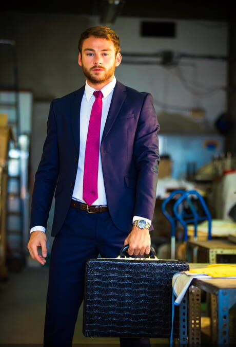 Der Latino-Otter Jean Franko und der haarige amerikanische Hengst Max Adonis ficken nach dem Saugen in den Arsch