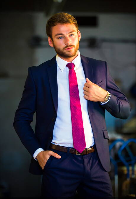 Der Latino-Otter Jean Franko und der haarige amerikanische Hengst Max Adonis ficken nach dem Saugen in den Arsch