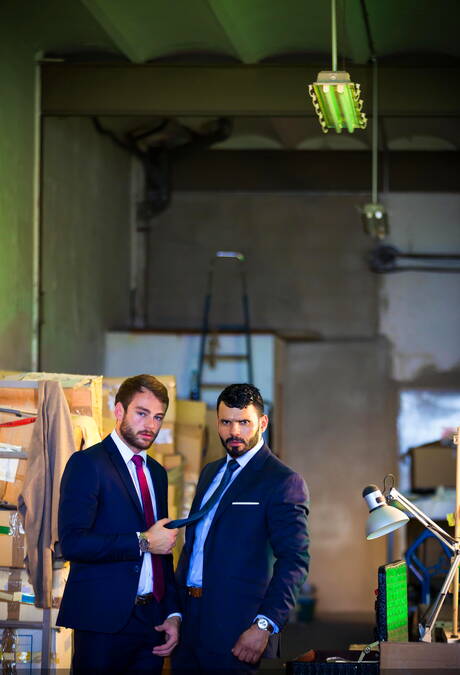 Der Latino-Otter Jean Franko und der haarige amerikanische Hengst Max Adonis ficken nach dem Saugen in den Arsch