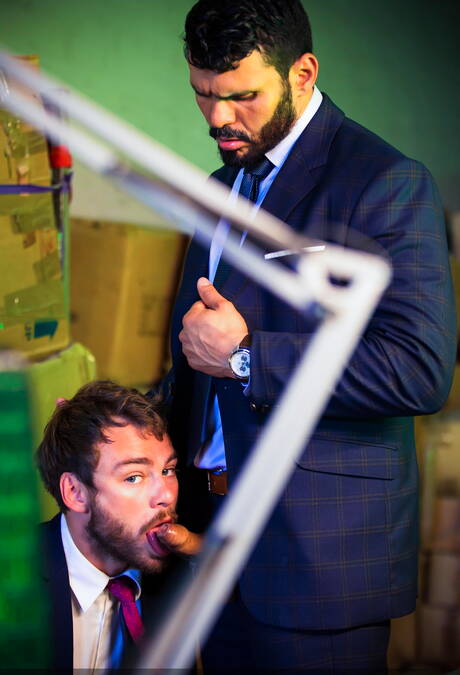 Der Latino-Otter Jean Franko und der haarige amerikanische Hengst Max Adonis ficken nach dem Saugen in den Arsch