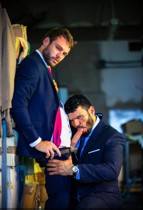 Der Latino-Otter Jean Franko und der haarige amerikanische Hengst Max Adonis ficken nach dem Saugen in den Arsch