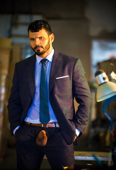 Der Latino-Otter Jean Franko und der haarige amerikanische Hengst Max Adonis ficken nach dem Saugen in den Arsch