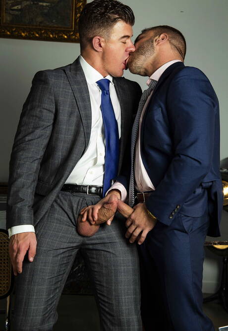 Men At Play: Spanish muscular Diego Reyes and american tough guy Jj Knight in hot ass fuck action