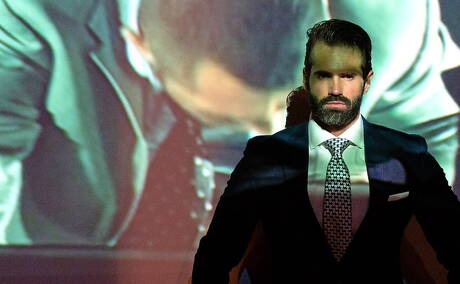 Der kräftige Dani Robles und der attraktive Salvador Mendoza ficken in den Arsch, nachdem sie einen Schwanz gelutscht haben