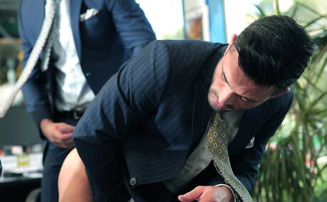 Brazylijski dojrzały miś Andy Onassis i brazylijski muskularny Andy Star wiercą tyłek