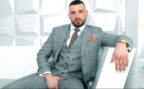 El musculoso Enzo Rimenez y el supersemental Salvador Mendoza tienen un buen sexo oral