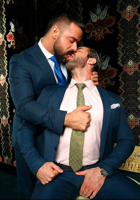 스페인 곰 다니 로블레스와 프랑스 핫 곰 테디 토레스의 뜨거운 동성애 액션