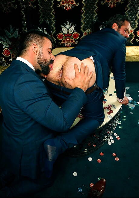 Der spanische Bär Dani Robles und der heiße französische Bär Teddy Torres in heißer homosexueller Action