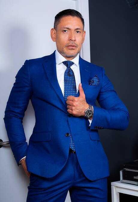 Der sexy Hengst John Rodriguez und der sinnliche Junge Justin Jett haben guten Analsex