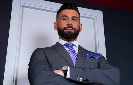 Der sexy Hengst John Rodriguez und der sinnliche Junge Justin Jett haben guten Analsex