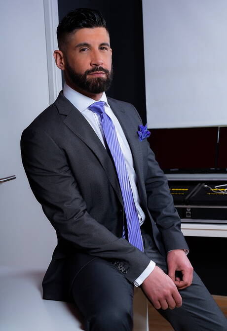 Der sexy Hengst John Rodriguez und der sinnliche Junge Justin Jett haben guten Analsex