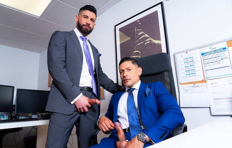 Der sexy Hengst John Rodriguez und der sinnliche Junge Justin Jett haben guten Analsex