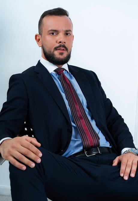 Men At Play: Hunky guy Sean Weiss and strongman Sir Peter drilling an ass