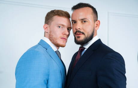 Der attraktive Sean Weiss und der starke Mann Sir Peter bohren einen Arsch