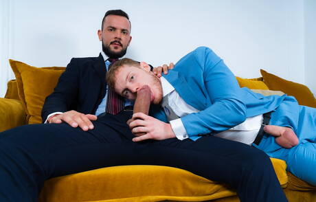 Der attraktive Sean Weiss und der starke Mann Sir Peter bohren einen Arsch