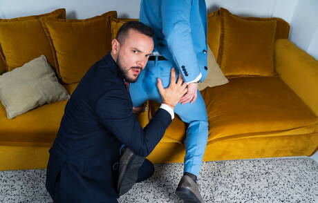 Der attraktive Sean Weiss und der starke Mann Sir Peter bohren einen Arsch