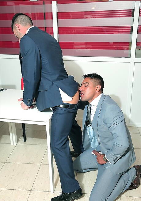 Strongman Andy Star and superstud Salvador Mendoza in hot anal sex