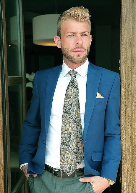 英國毛茸茸的種馬加布里埃爾·菲尼克斯和西班牙公牛皮特羅·杜阿爾特上演了一場火熱的情侶戲