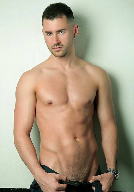 Men At Play: Portuguese husky guy Hector De Silva and english muscular Lukas Daken fuck after dick sucking