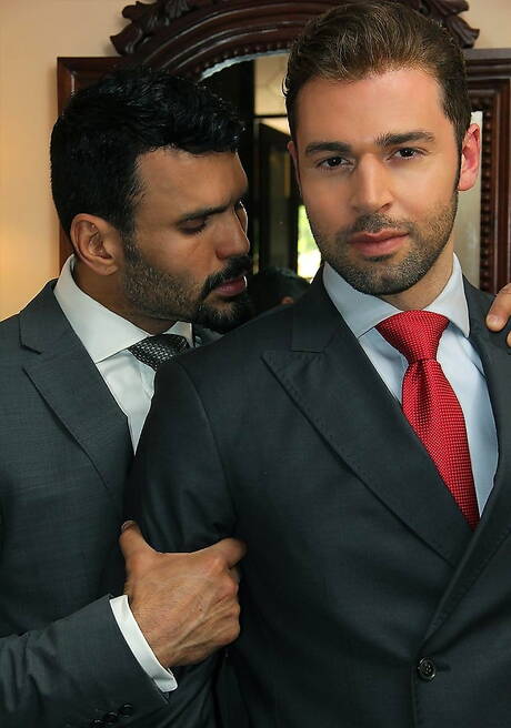 Der haarige spanische Hengst Dario Beck und der venezolanische Otter Jean Franko ficken nach dem Schwanzlutschen