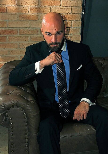 English hairy bear Jonas Jackson and italian gay bear Max Duro drilling an ass