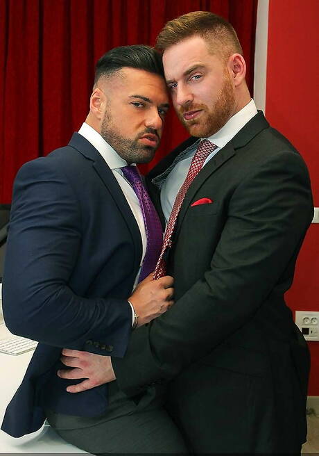 Il muscoloso Gabriel Lunna e il super stallone Jonas Jackson si godono un bel sesso anale