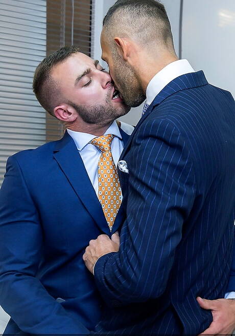 Der Muskelprotz Diego Reyes und der gut gebaute Vadim Romanov haben guten Analsex