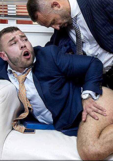 Der Muskelprotz Diego Reyes und der gut gebaute Vadim Romanov haben guten Analsex