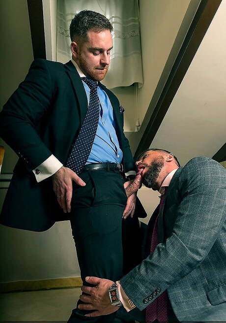 Der englische haarige Bär Jonas Jackson und der norwegische Superhengst Tyler Berg beim heißen Analsex