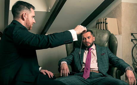 Der englische haarige Bär Jonas Jackson und der norwegische Superhengst Tyler Berg beim heißen Analsex