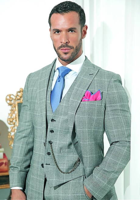 Brazilian muscular Andy Star and latin mature bear Denis Vega sucking and screwing each other