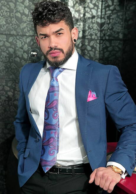 O touro latino forte Emir Boscatto e o touro espanhol forte Pietro Duarte fazem sexo quente