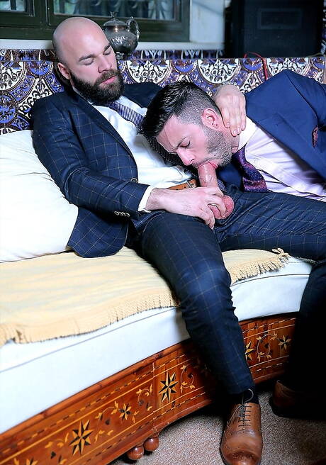 Braziliaanse superstud Andy Star en Italiaanse volwassen beer Max Duro maken de liefde