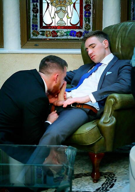 Engelse volwassen beer Jonas Jackson en Poolse sterke man Kayden Gray hebben goede anale seks