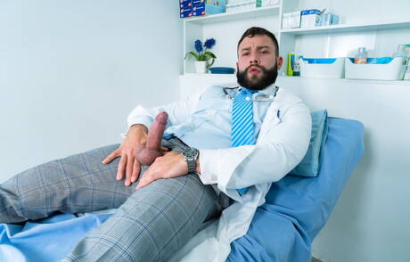 Der bullige Diego Reyes und der harte Kerl Sean Weiss lutschen und ficken sich gegenseitig