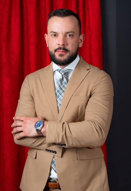 Men At Play: Muscular Alan Vicenzo and portuguese hairy bear Sir Peter loves bondage