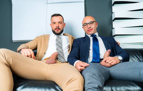 筋肉質なアラン・ヴィセンゾとポルトガルの毛深い熊、サー・ピーターはボンデージが大好き