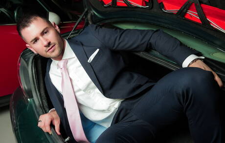 O bonitão português Hector De Silva e o musculoso inglês Lukas Daken são amarrados