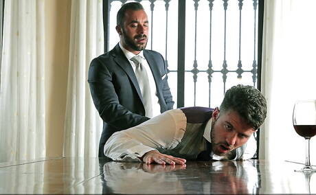 Der starke Robbie Rojo und der Muskelprotz Xavi Duran ficken nach dem Blowjob