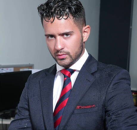 Der attraktive Massimo Piano und der muskulöse Robbie Rojo ficken in den Arsch, nachdem sie einen Schwanz gelutscht haben