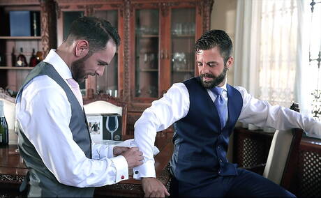 Superhengst Aitor Bravo und der portugiesische Muskelprotz Hector De Silva haben eine heiße Paarszene