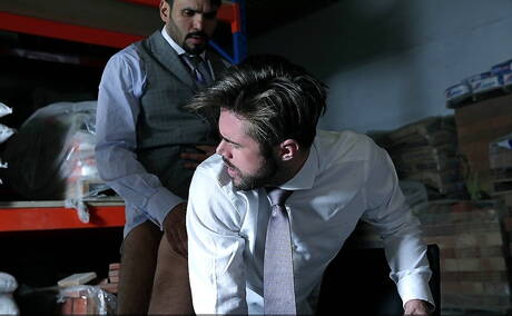 Der Latino-Otter Jean Franko und der haarige amerikanische Hengst Mike De Marko lassen sich gerne fesseln