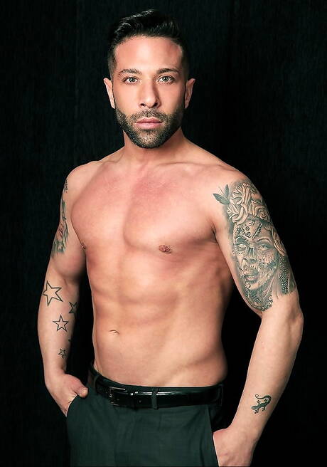 O musculoso português Hector De Silva e o forte Sebastian Reiss se foderam