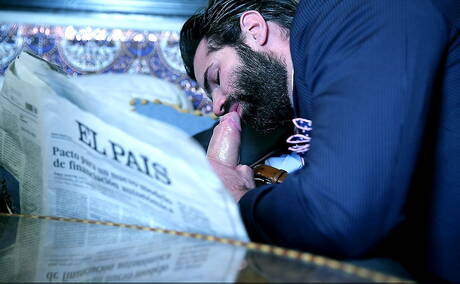 Hiszpański dojrzały niedźwiedź Dani Robles i polski mięsisty Kayden Gray w gorącym seksie analnym