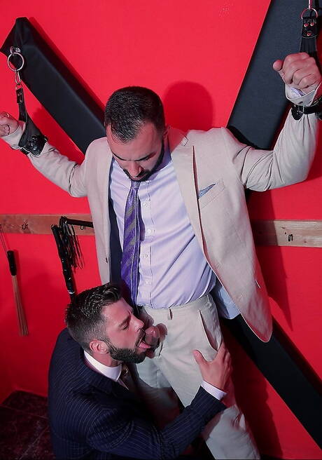 Beefcake Hector De Silva and hunk Xavi Duran hard roped