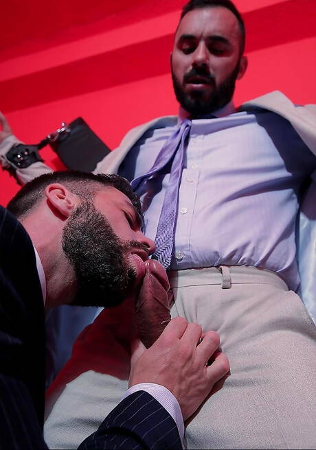 Beefcake Hector De Silva and hunk Xavi Duran hard roped