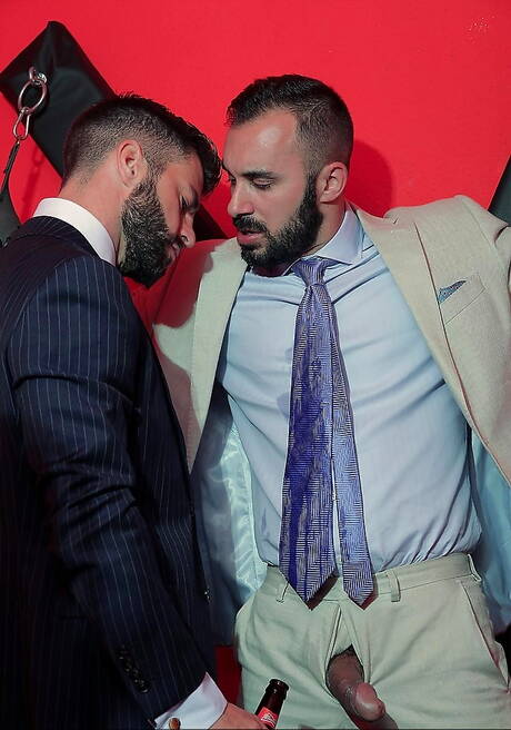 Beefcake Hector De Silva and hunk Xavi Duran hard roped