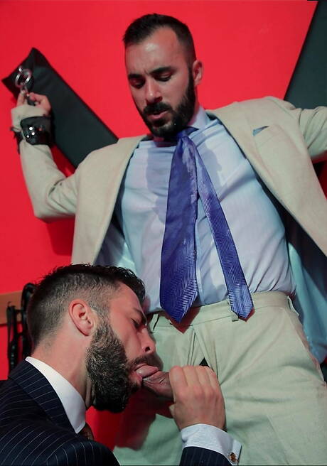 Beefcake Hector De Silva and hunk Xavi Duran hard roped