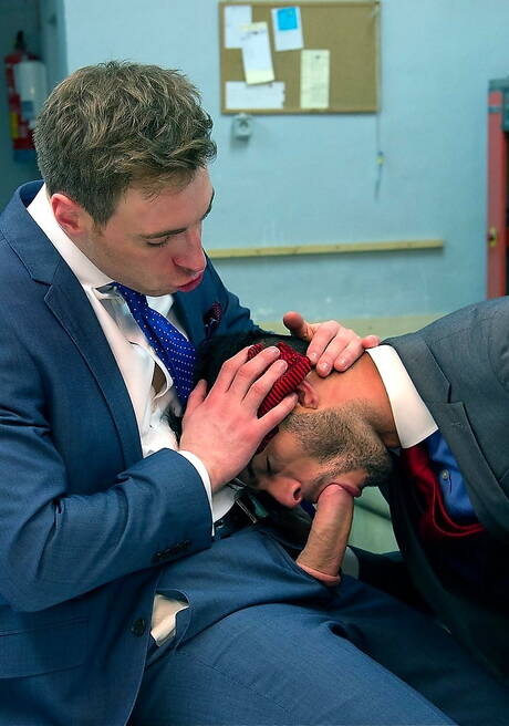 Men At Play: Brazilian beefcake Andy Star and polish beefy Kayden Gray drilling an ass