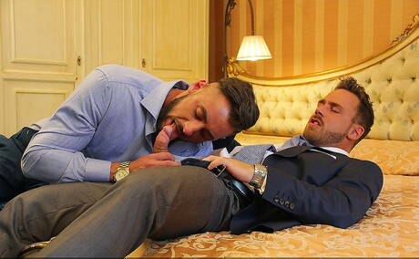 Dutch husky guy Logan Moore and spanish otter Massimo Piano fuck after dick sucking outside